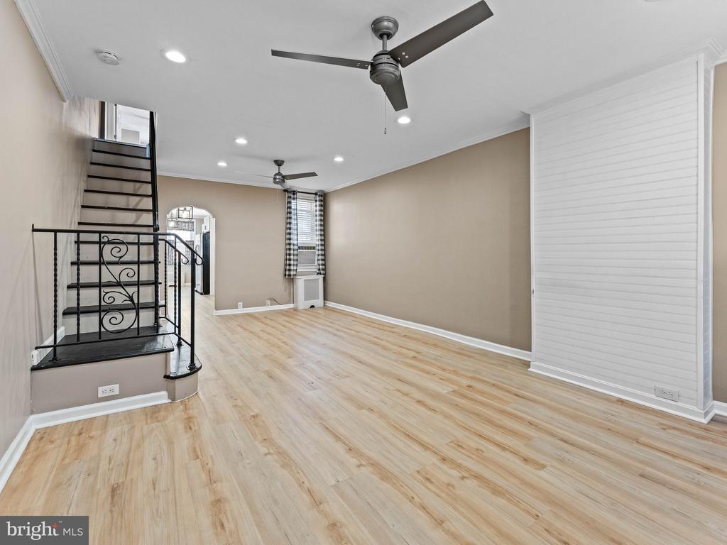2325 E SERGEANT STREET