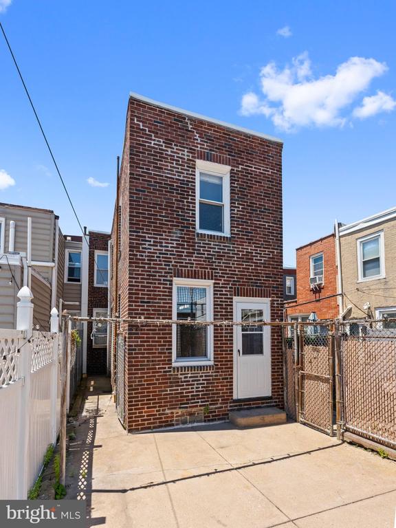 2325 E SERGEANT STREET