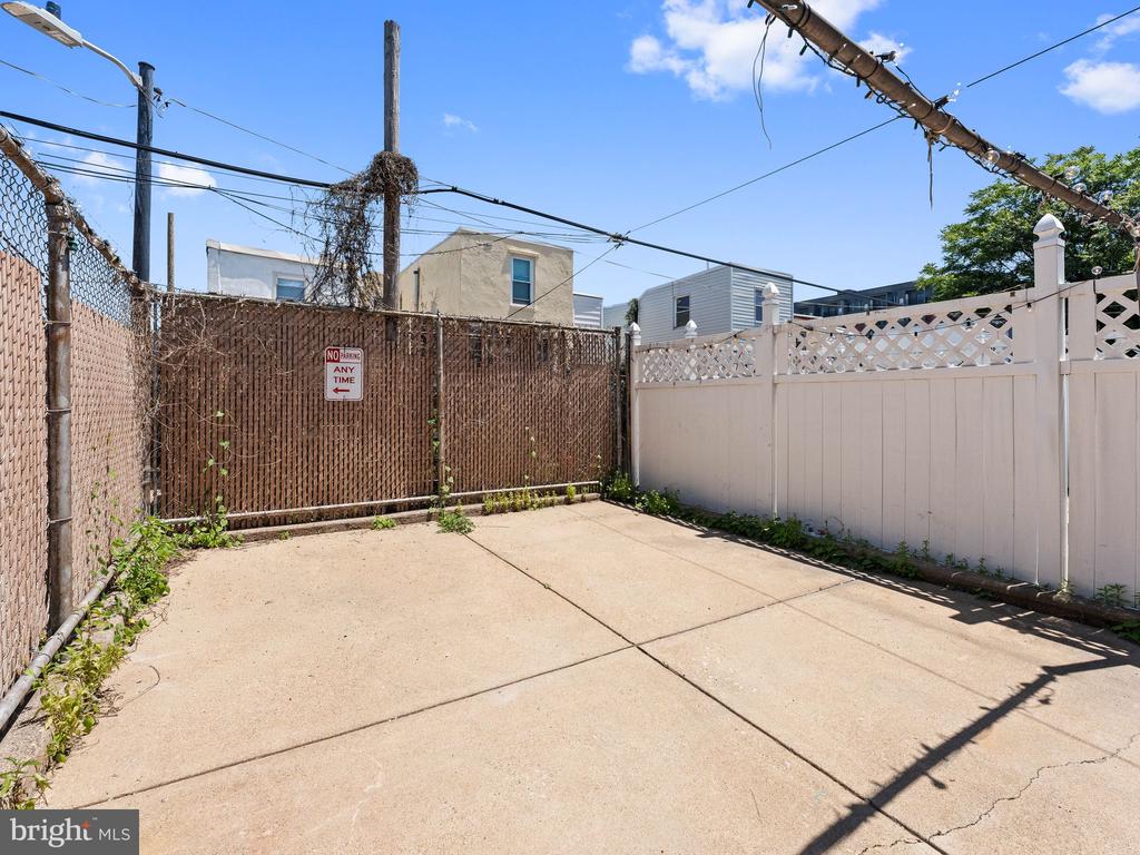 2325 E SERGEANT STREET