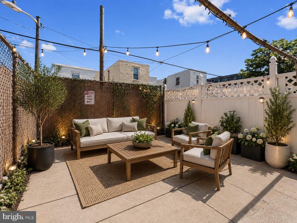 2325 E SERGEANT STREET