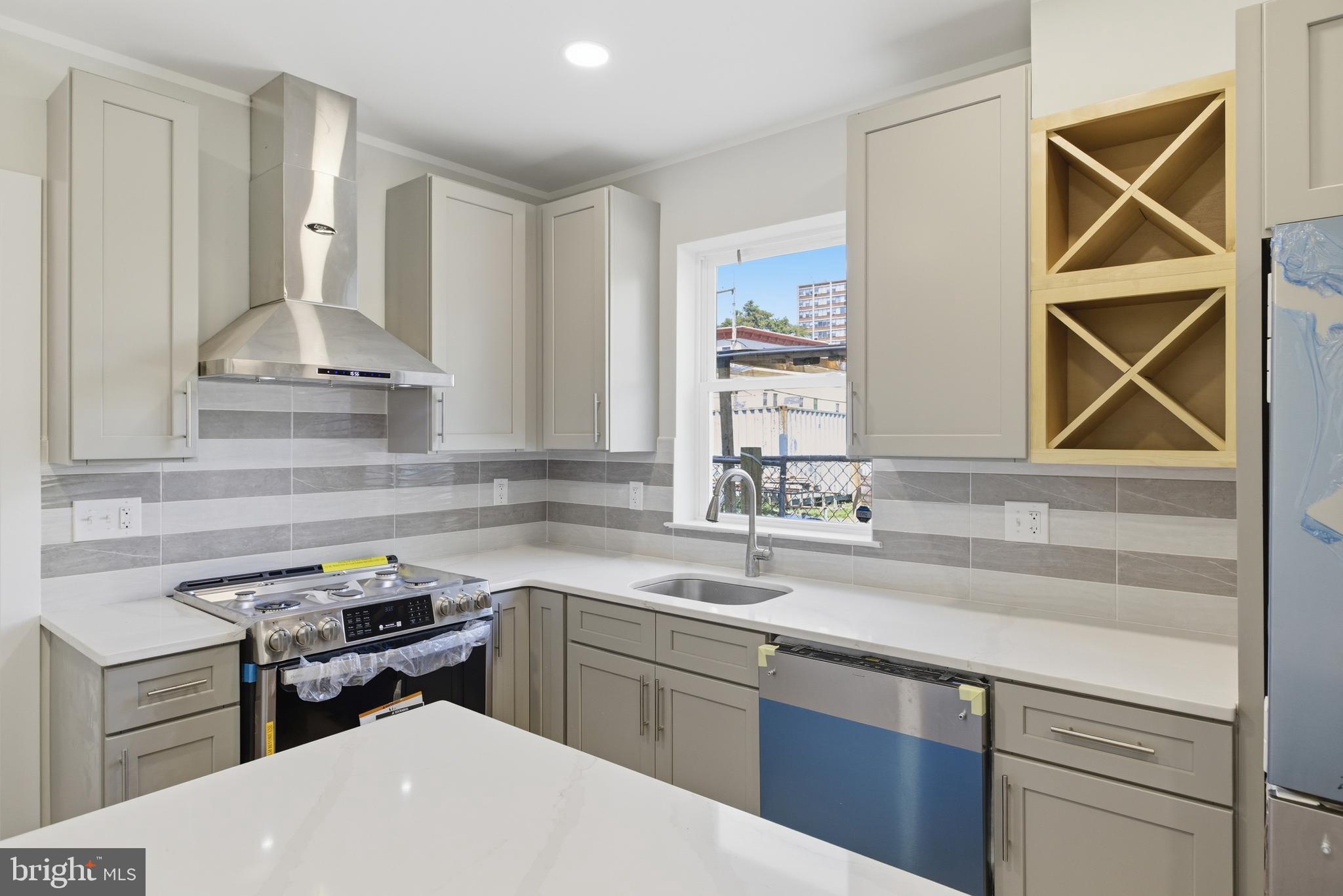 1511 W FLORA STREET