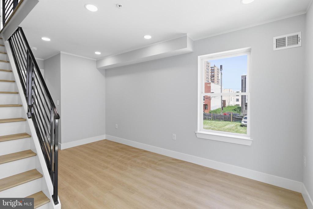 1511 W FLORA STREET