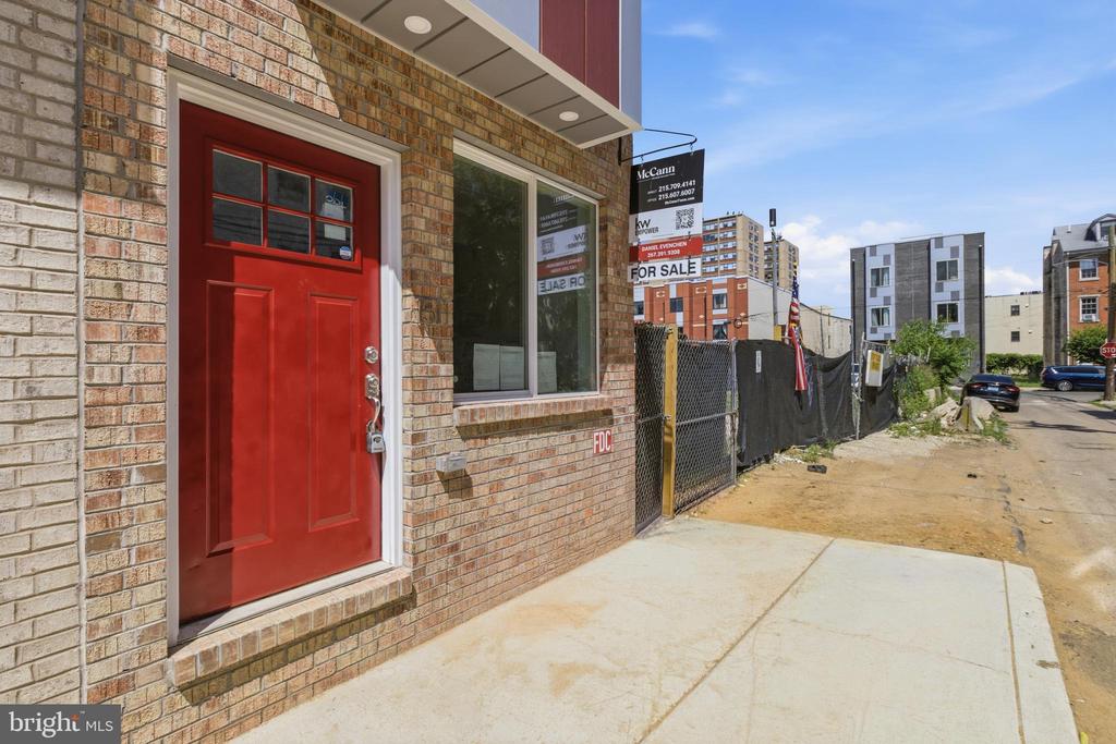 1511 W FLORA STREET