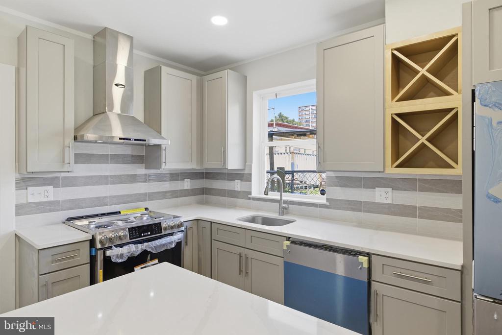 1511 W FLORA STREET