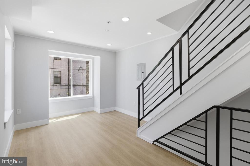 1511 W FLORA STREET