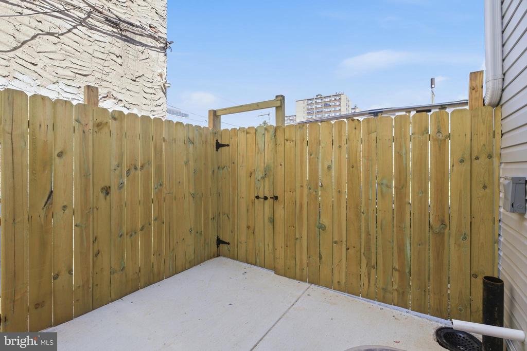 1511 W FLORA STREET