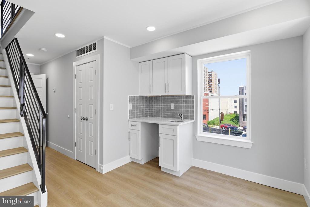 1511 W FLORA STREET
