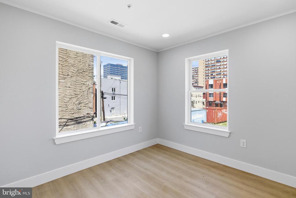 1511 W FLORA STREET