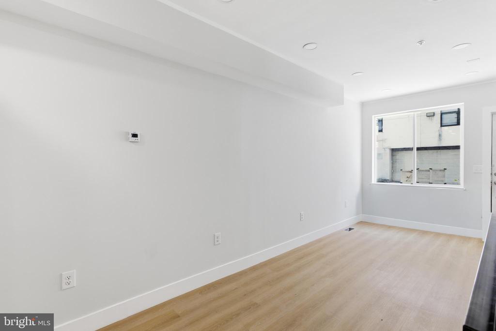 1511 W FLORA STREET