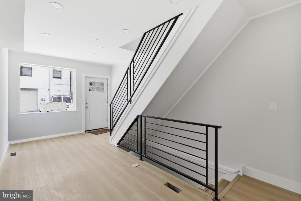 1511 W FLORA STREET