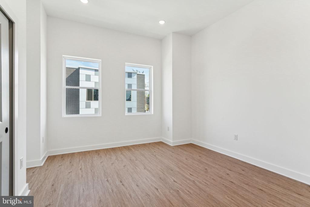 1028 W DAUPHIN STREET 3