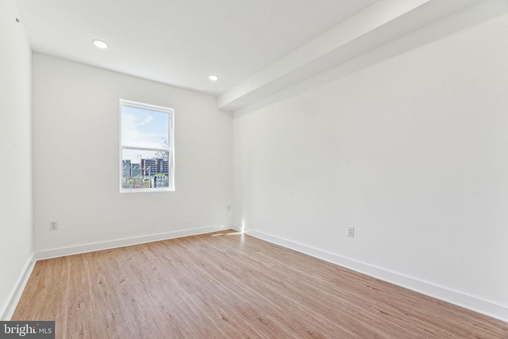 1028 W DAUPHIN STREET 3