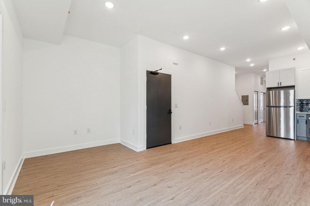 1028 W DAUPHIN STREET 3