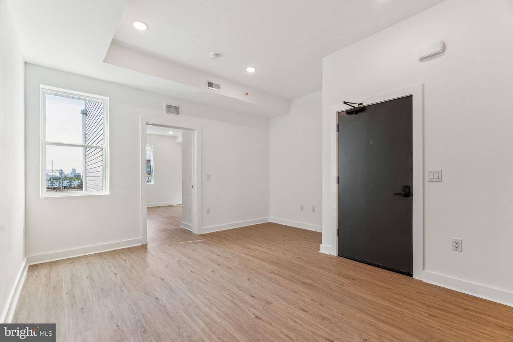 1028 W DAUPHIN STREET 3