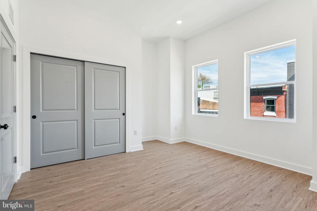 1028 W DAUPHIN STREET 3