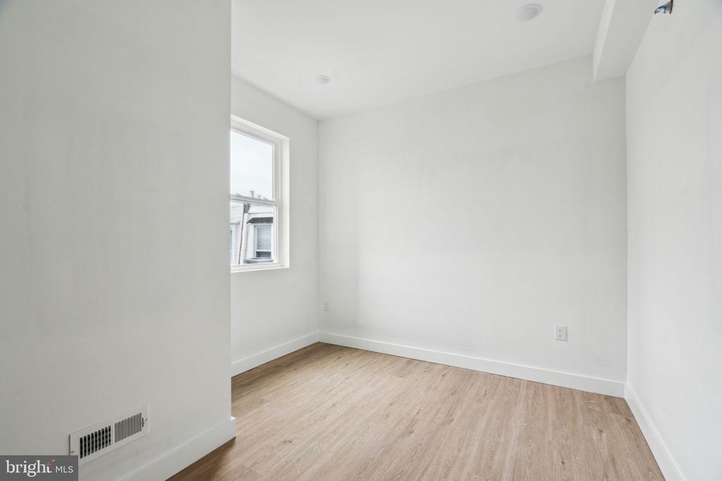 4163 MANTUA AVENUE 2