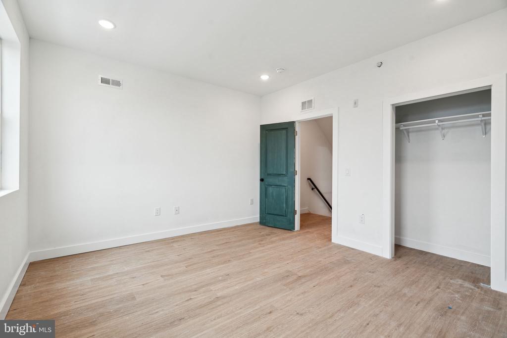 4163 MANTUA AVENUE 2