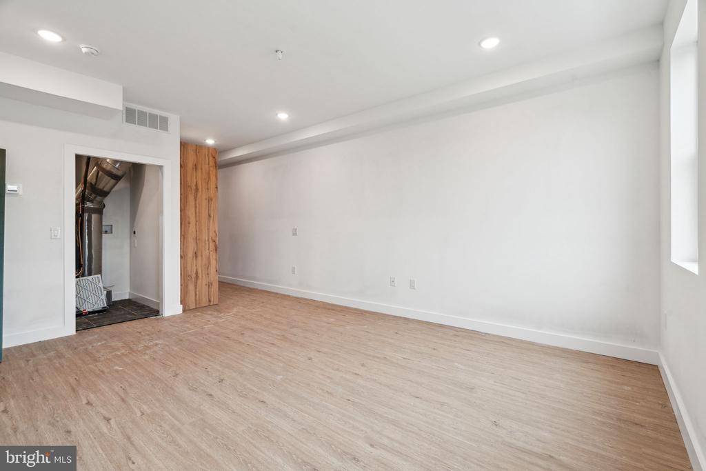 4163 MANTUA AVENUE 2