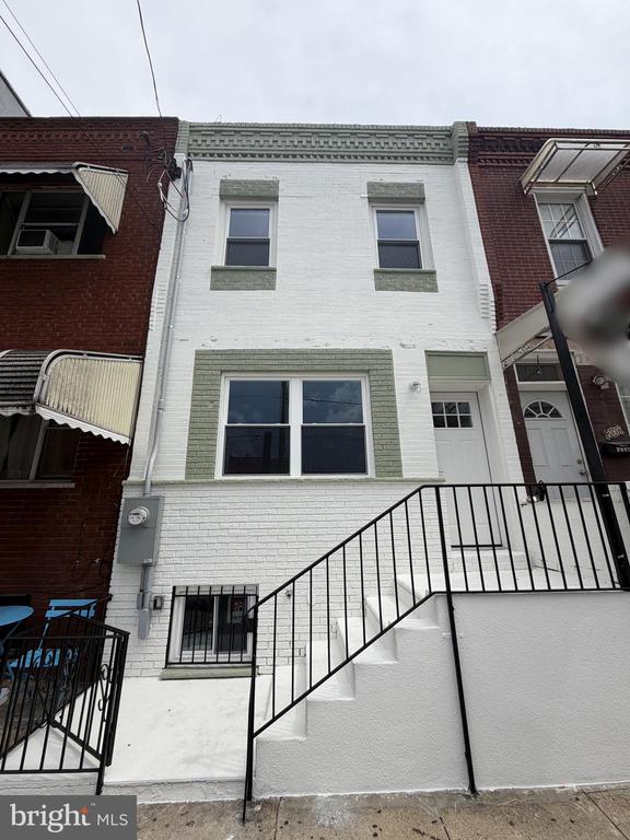 2005 S 9TH STREET
