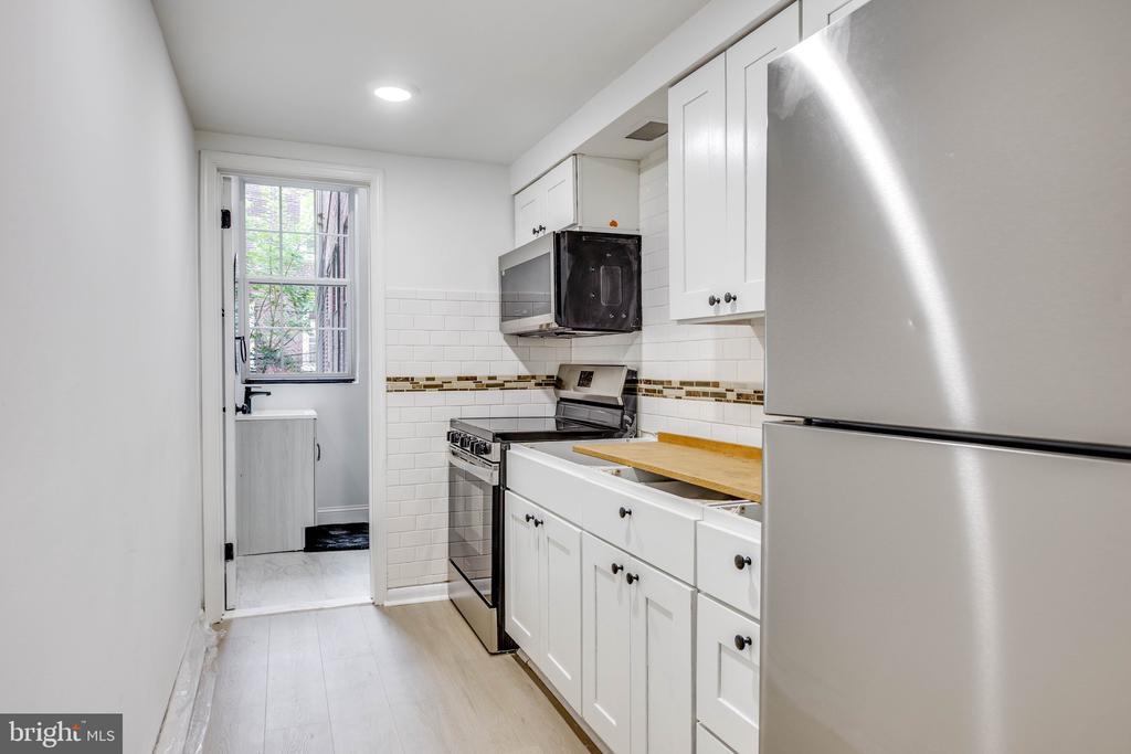 4242 PINE STREET Unit: 1A