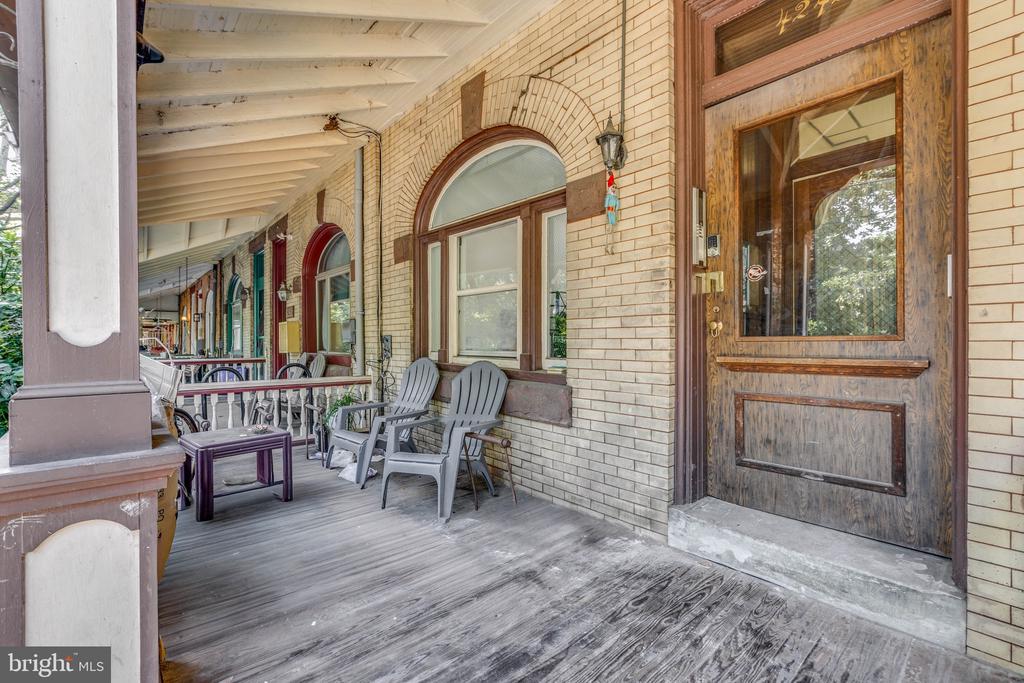 4242 PINE STREET Unit: 1A