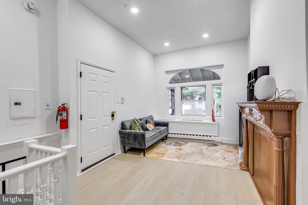 4242 PINE STREET Unit: 1A
