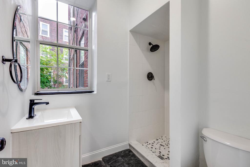 4242 PINE STREET Unit: 1A
