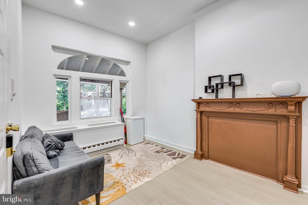 4242 PINE STREET Unit: 1A