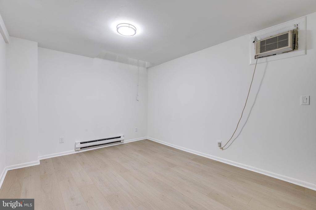 4242 PINE STREET Unit: 1A