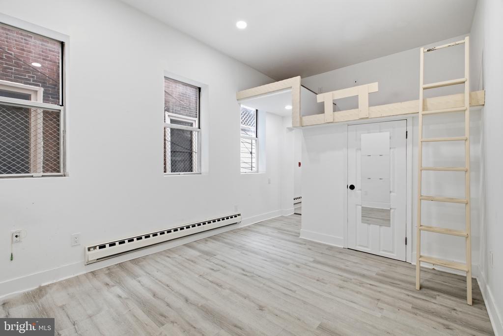 4242 PINE STREET Unit: 1B