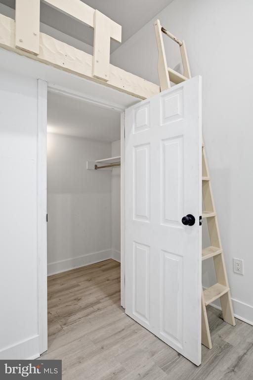 4242 PINE STREET Unit: 1B
