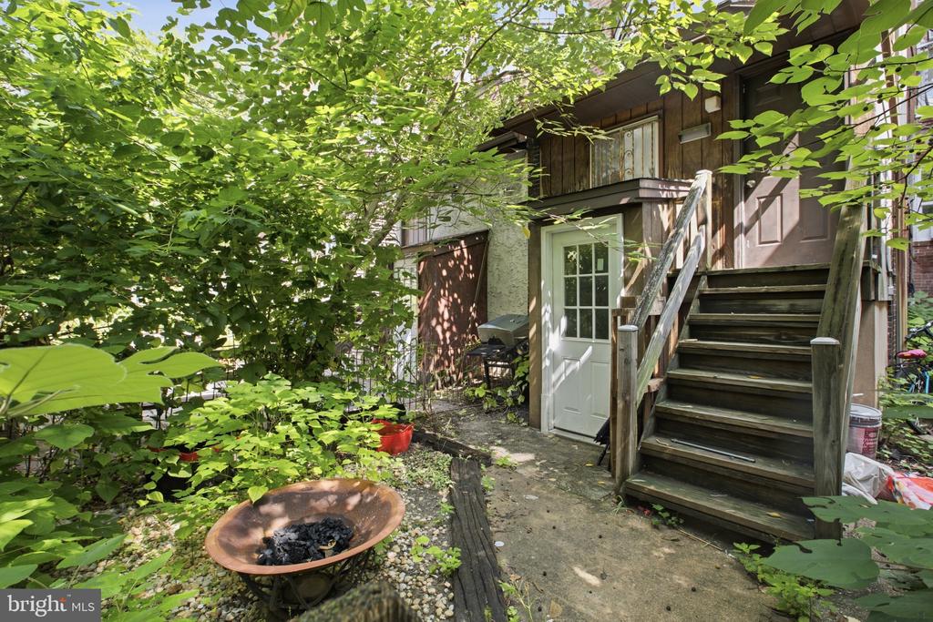 4242 PINE STREET Unit: 1B