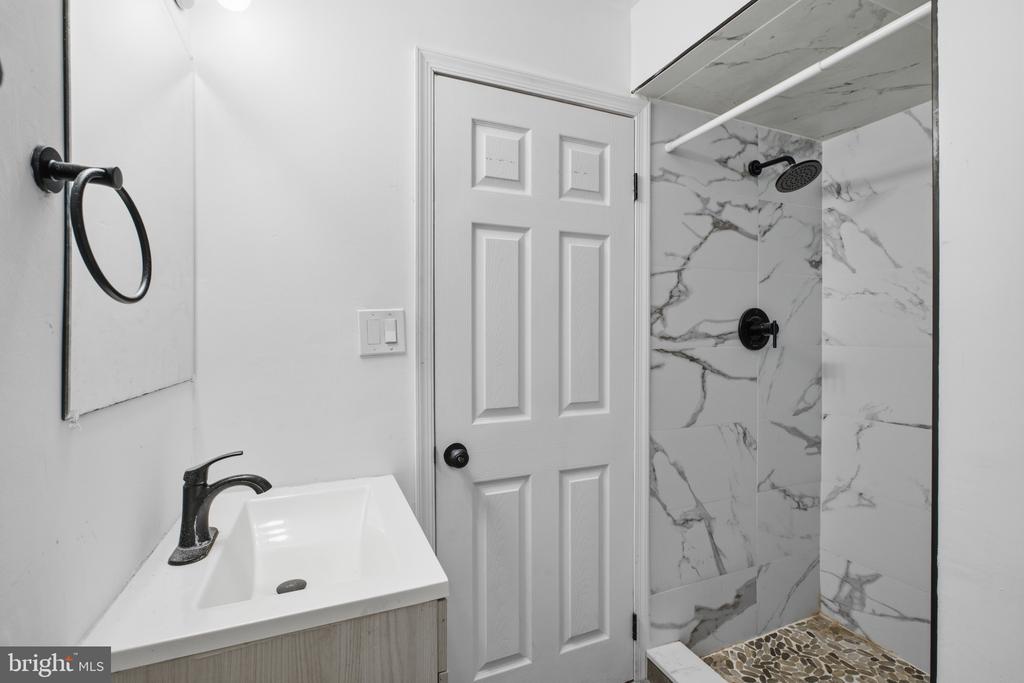 4242 PINE STREET Unit: 1B