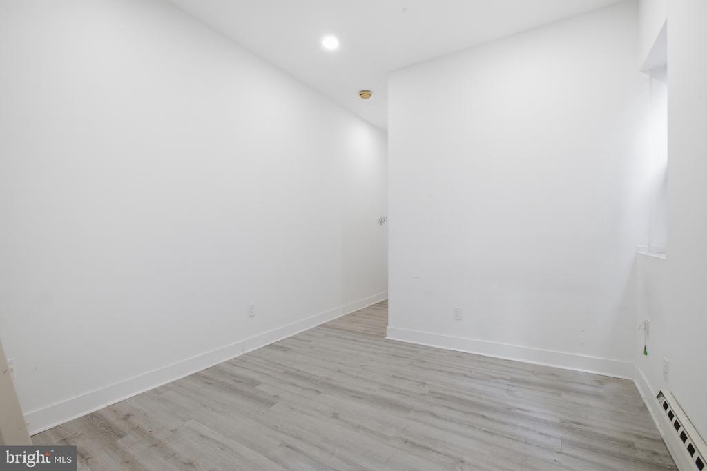 4242 PINE STREET Unit: 1B