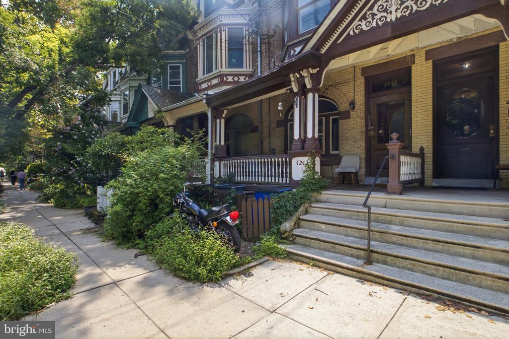 4242 PINE STREET Unit: 1B