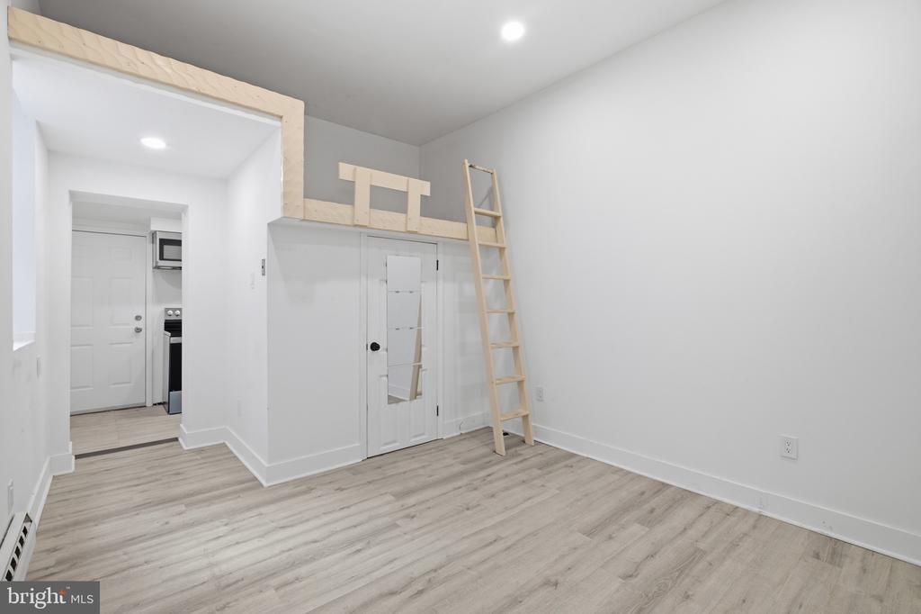 4242 PINE STREET Unit: 1B