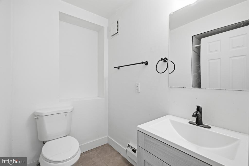 4242 PINE STREET Unit: 1B