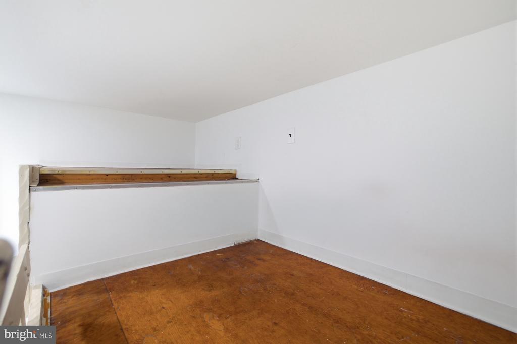 4242 PINE STREET Unit: 1B