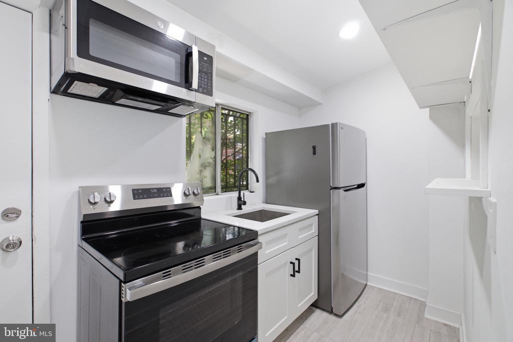 4242 PINE STREET Unit: 1B