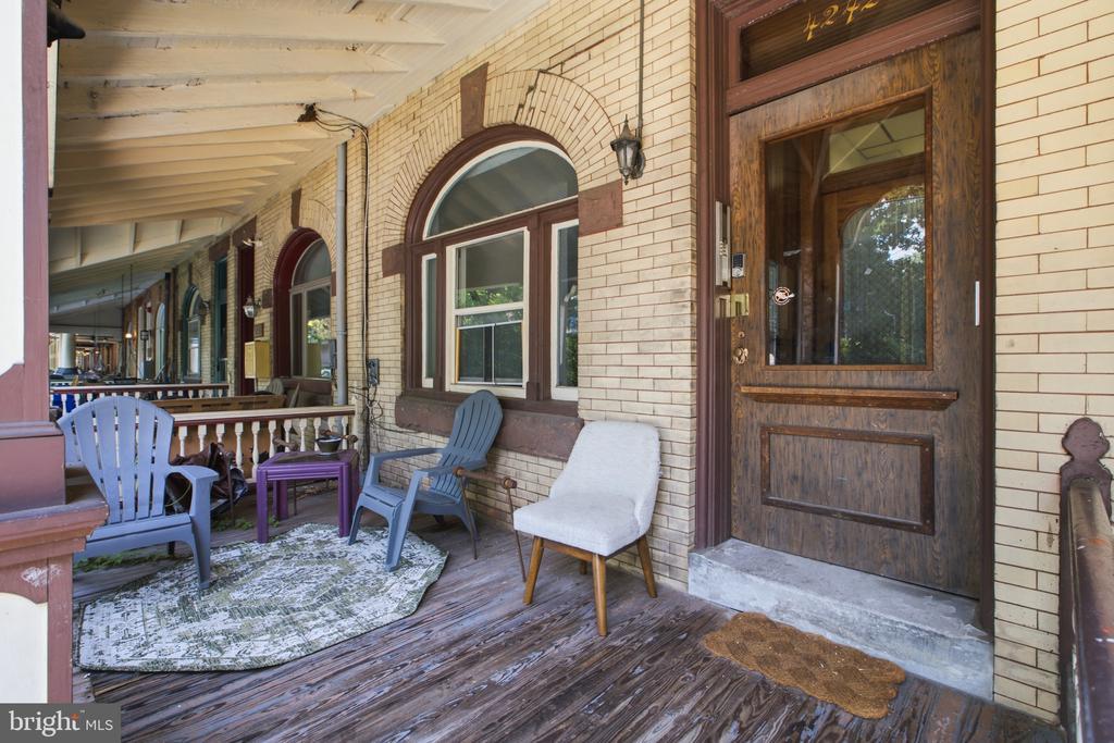 4242 PINE STREET Unit: 1B