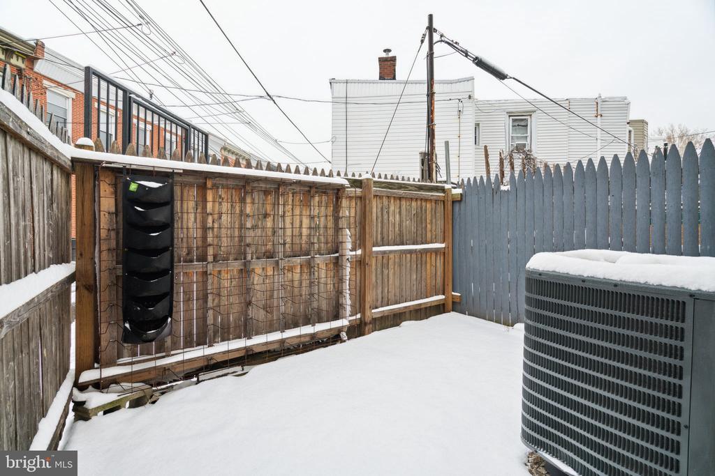 1821 MEMPHIS STREET Unit: 1