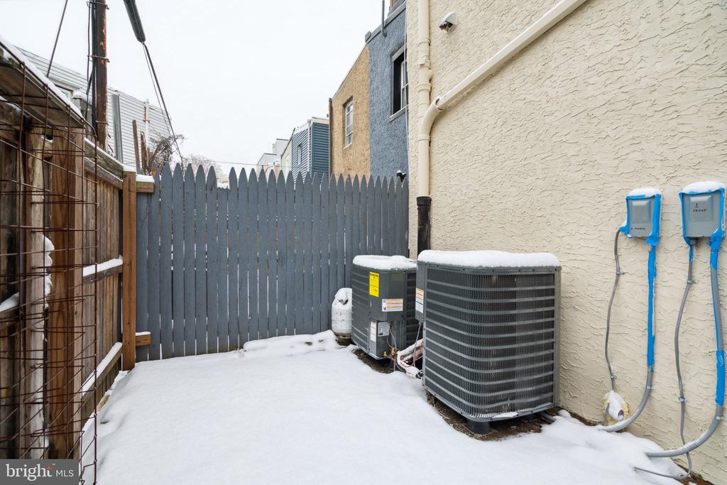 1821 MEMPHIS STREET Unit: 1