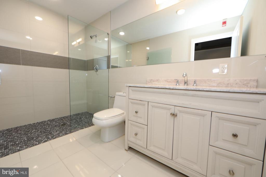 1822 E GLENWOOD STREET Unit: 101