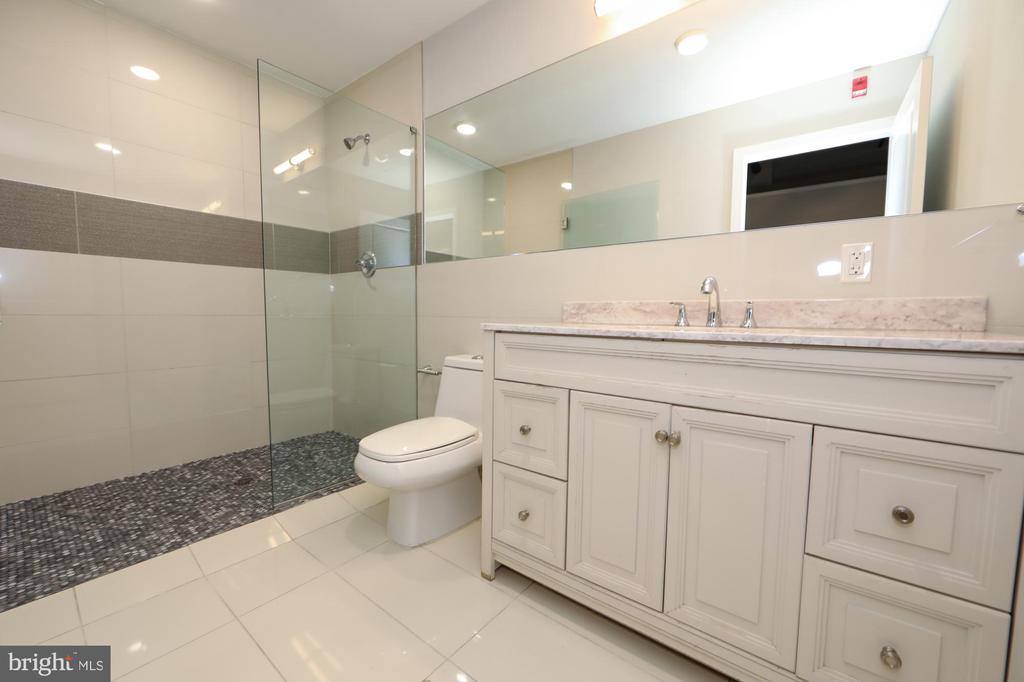 1822 E GLENWOOD STREET Unit: 101