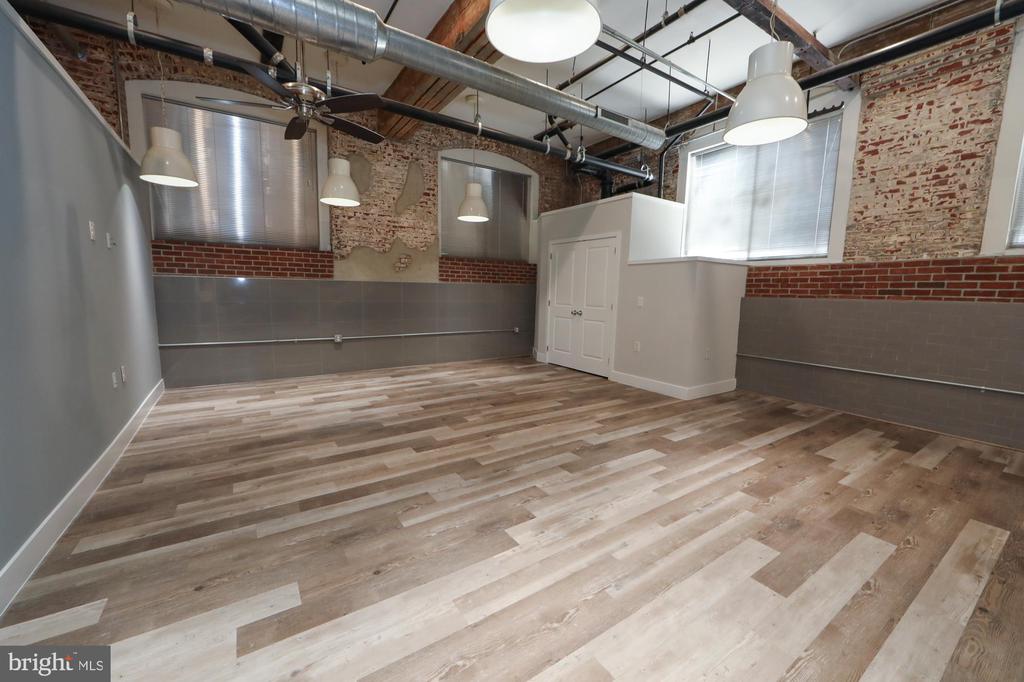 1822 E GLENWOOD STREET Unit: 101