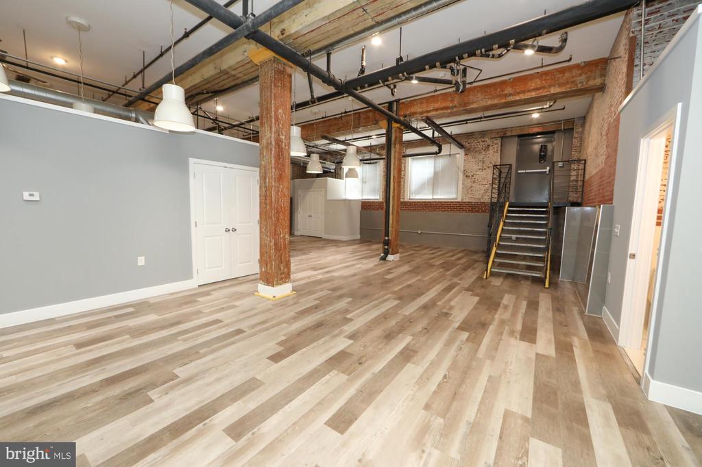 1822 E GLENWOOD STREET Unit: 101