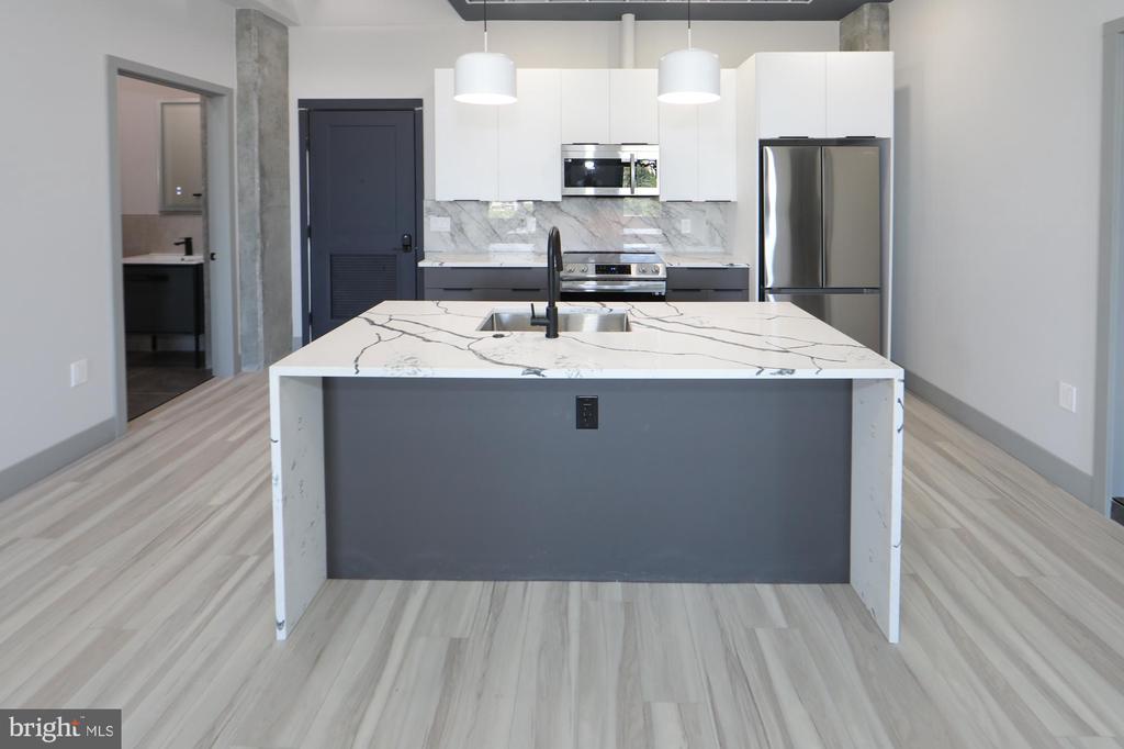 1810 E VENANGO STREET Unit: 104