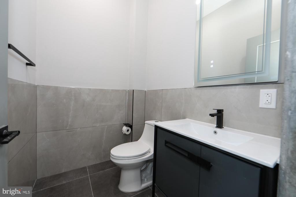 1810 E VENANGO STREET Unit: 104