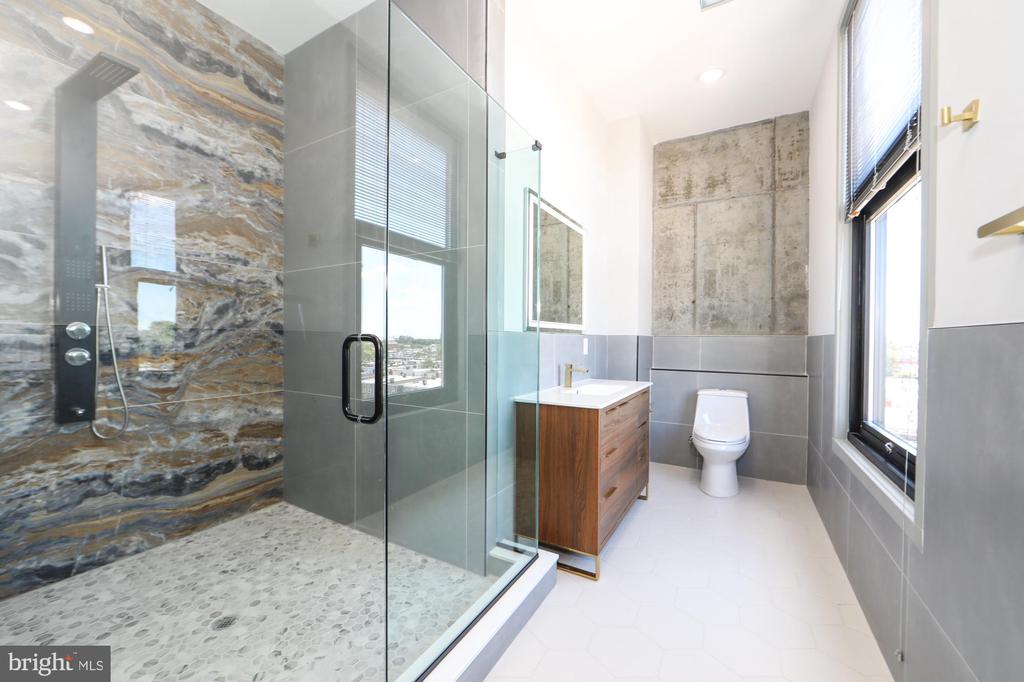 1810 E VENANGO STREET Unit: 405