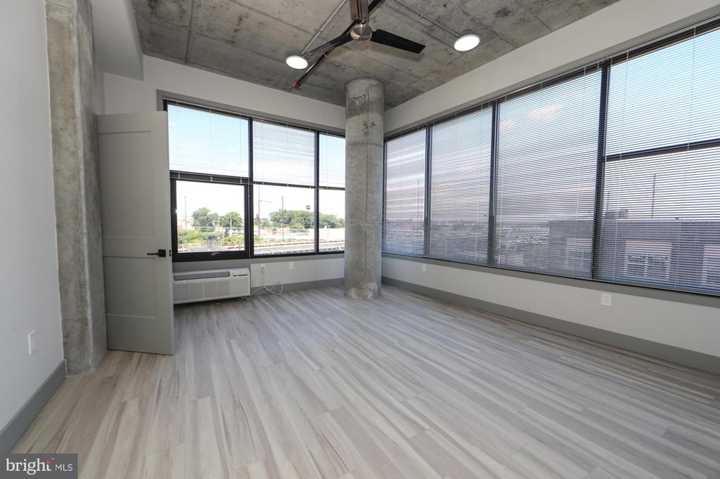 1810 E VENANGO STREET Unit: 405